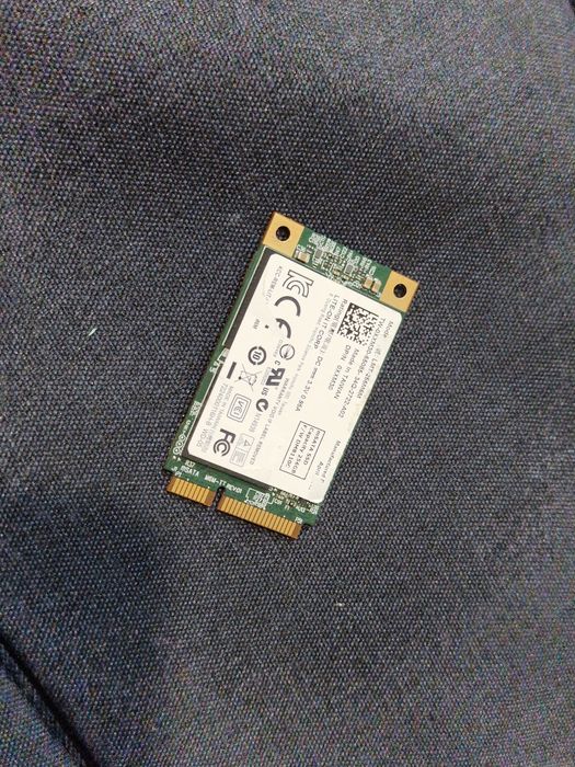 SSD 256 G pentru laptop.  Fara informații suplimentare.