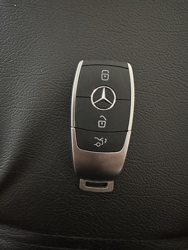 Vând cheie Mercedes