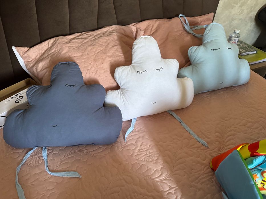 Обиколник плитка с 3 възглавнички.