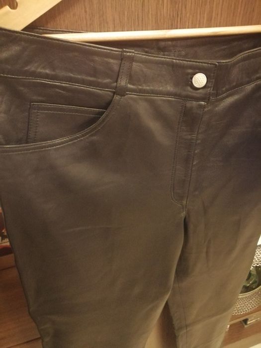 Set costum de piele NOU cu eticheta de calitate superioară /Spania