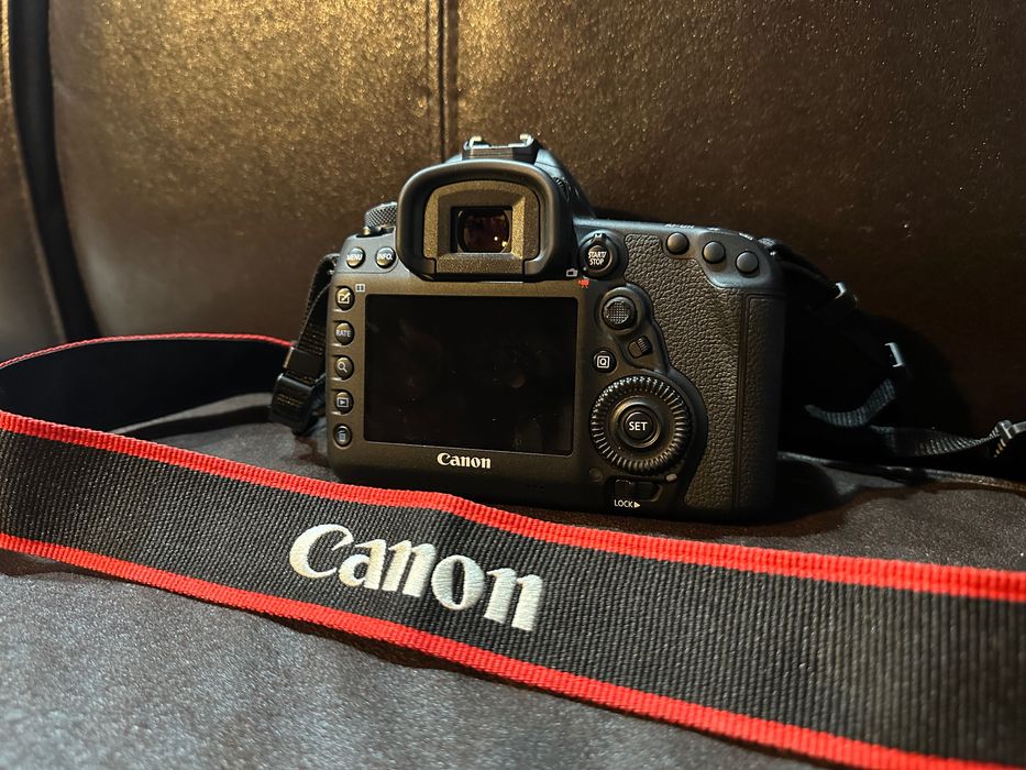 Vând CANON 5D MARK IV impecabil