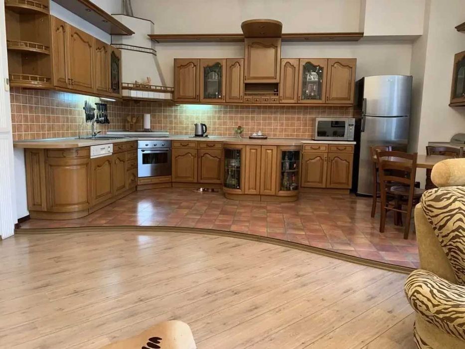 Дава се под наем Двустаен апартамент в София, Център - 55 кв.м за 397.8 € - Снимка #2