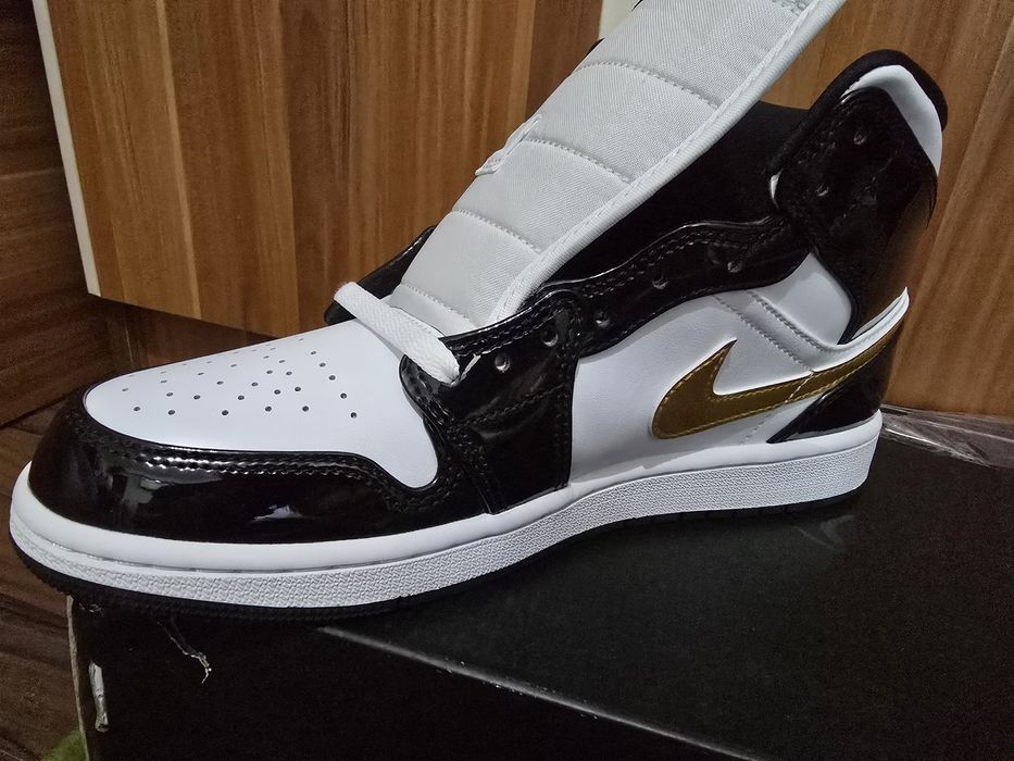 Jordan 1 Mid Black and Gold 100% originali, marimea 43