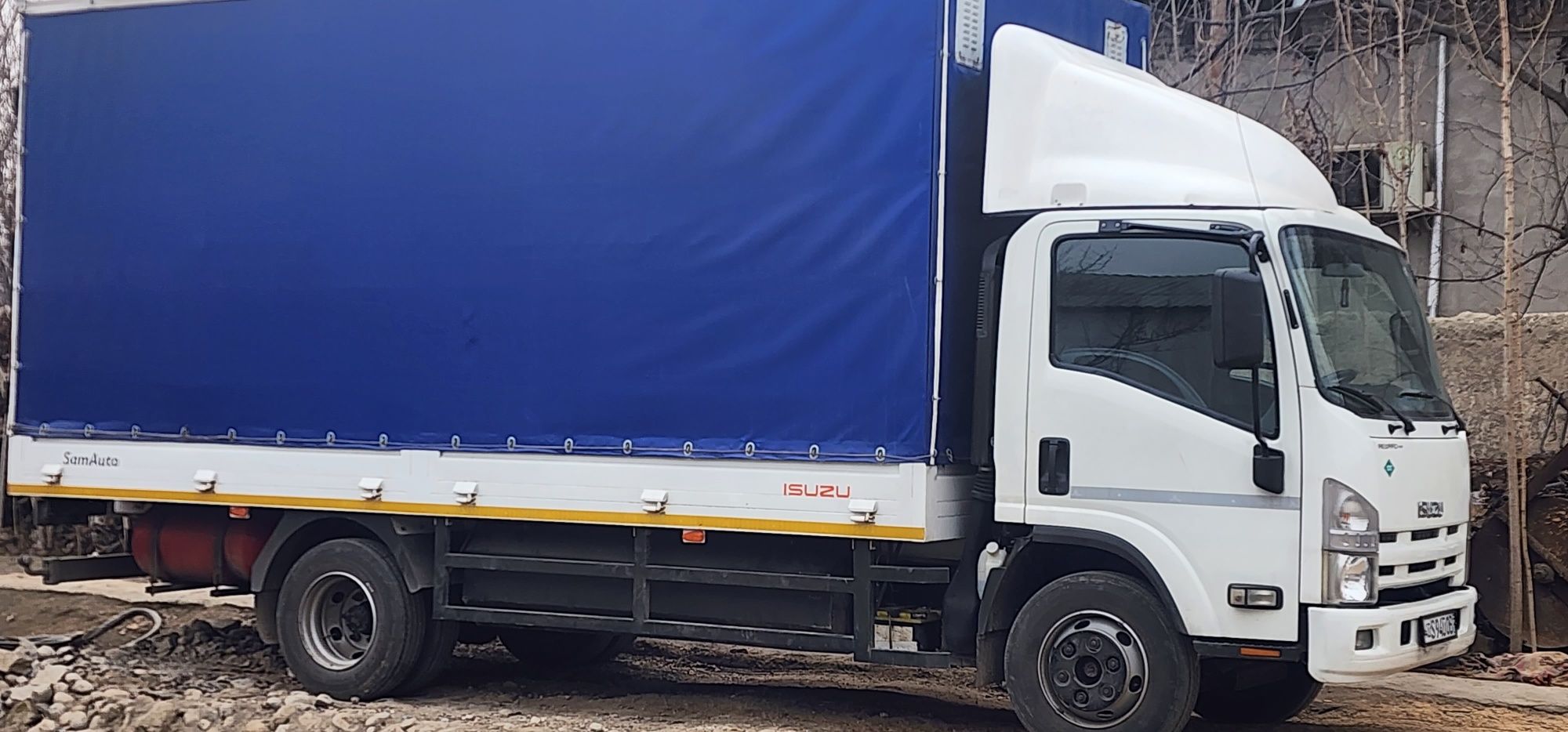 ISUZU senji 2012 yil
