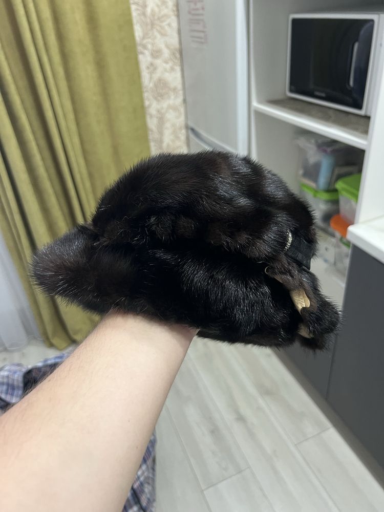Норковые шапки. Все по 3000.