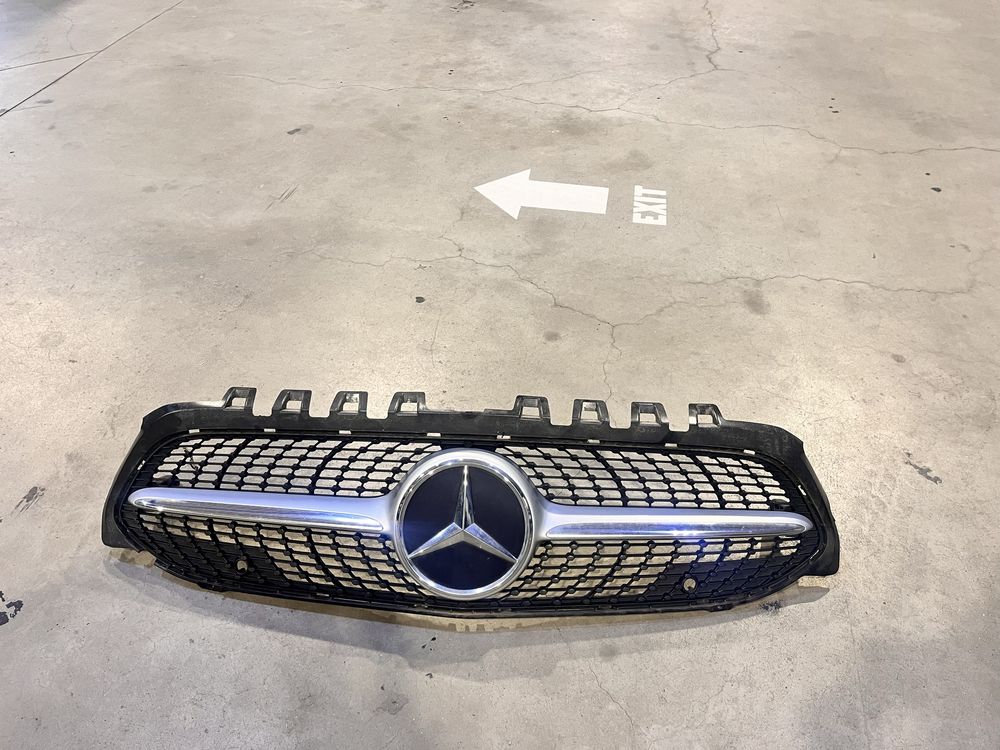 Grilă frontală Neagra pentru Mercedes A W177 B177 AMG: