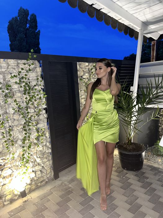 Vand Rochita facuta la comanda ,marimea 38