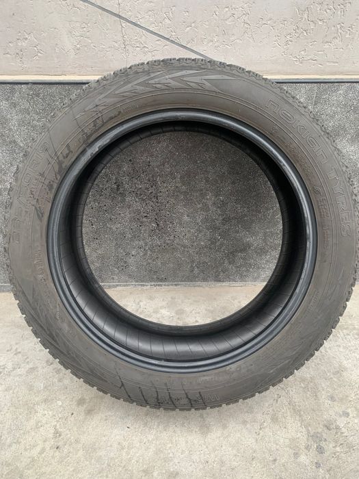 235/50 R19 nokian
