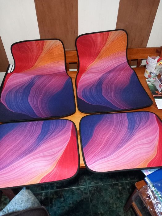 Vînd set 4 covorașe auto.