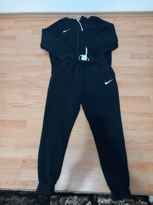 Vând trening Nike bărbați original