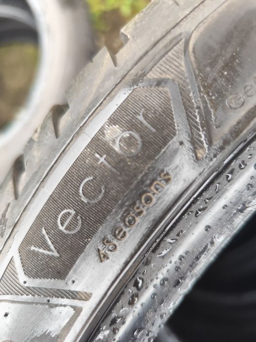 Set anvelope allseason iarna m+s Goodyear 225.40.18 dot 2021