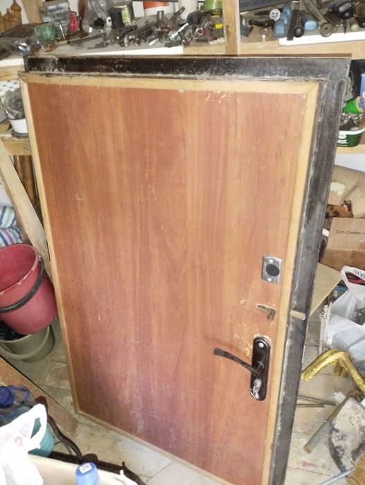 Дверь подвальная металлическая