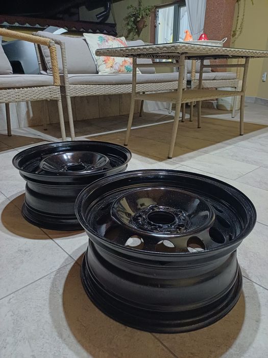 Vând 4 jante de tablă cu capace