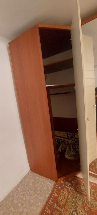 Угловой шкаф    .