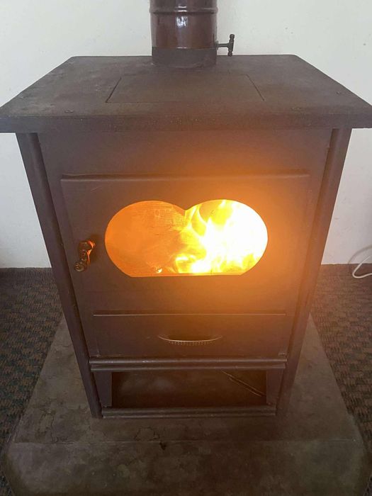 Камина на дърва и въглища