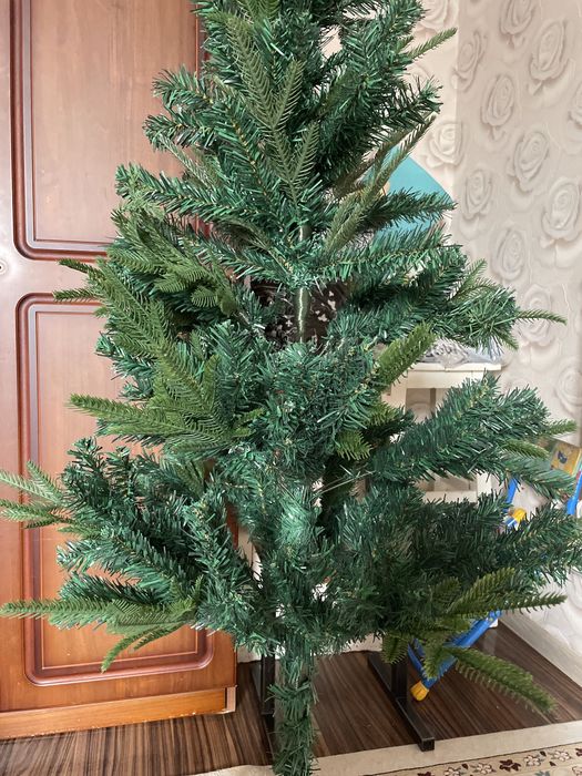 Ёлка новая ………..