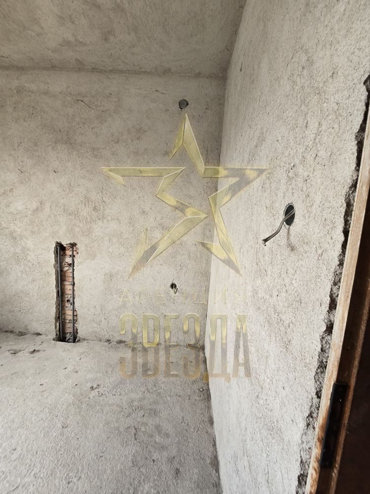 Продава се двуетажна масивна къща в село Маноле