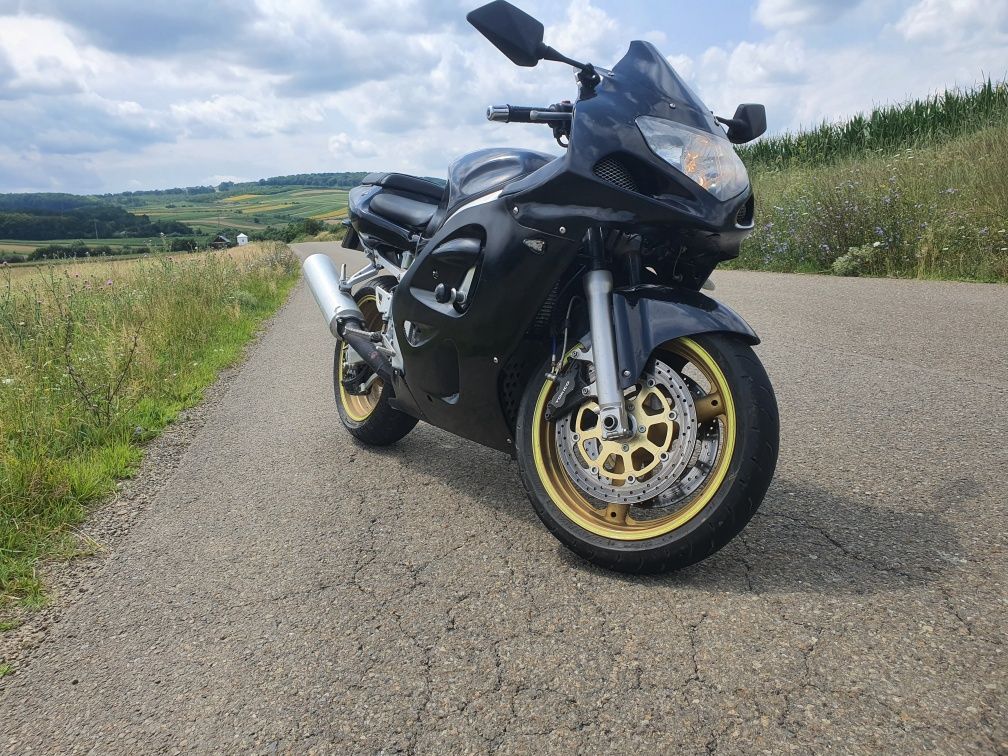 Suzuki gsx-r600 anul 2000