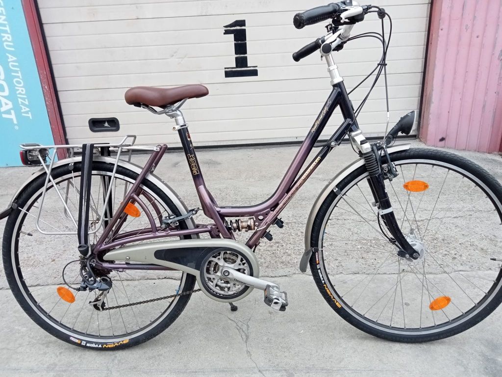 Vând bicicleta din aluminiu pentru damă