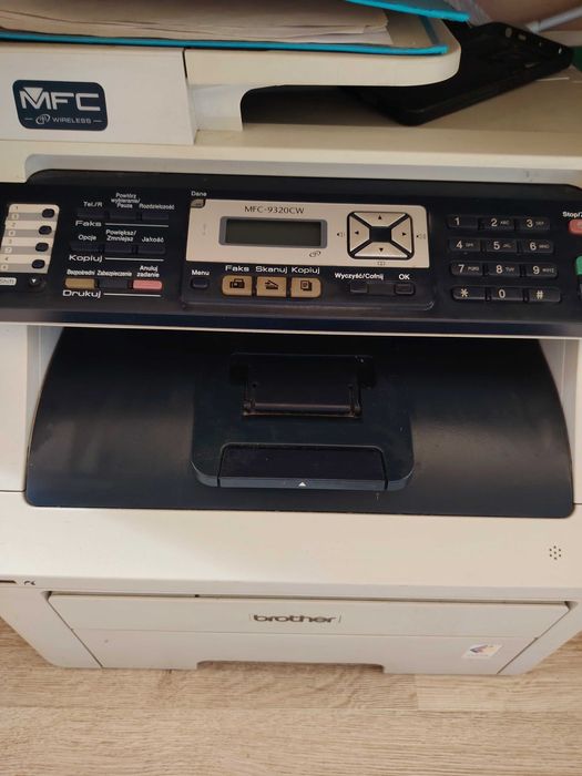 Цветен принтер използван има останало мастило но незнам колко