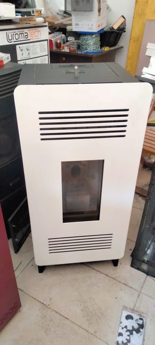 Semineu peleti aproape nou