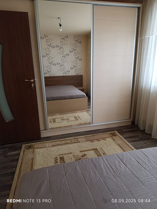 Închiriez apartament cu 3 camere
