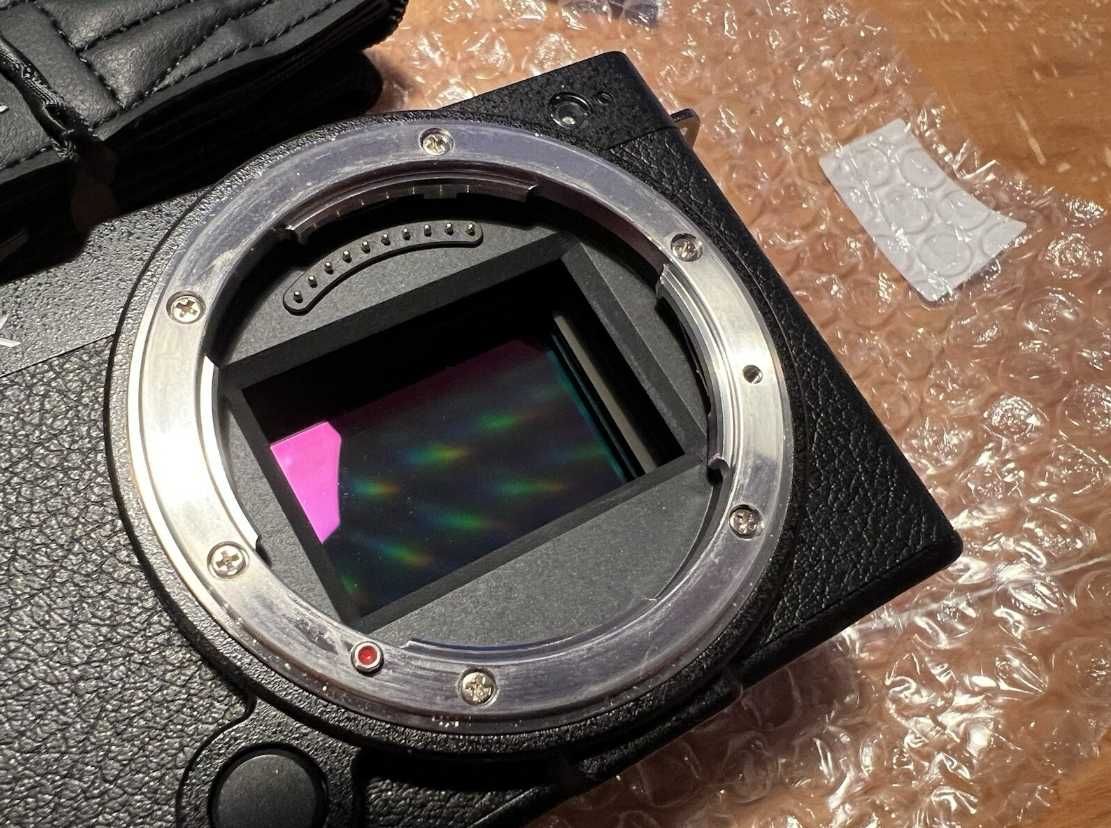 Lumix DC-S9, черен, нов. Включва каишка.