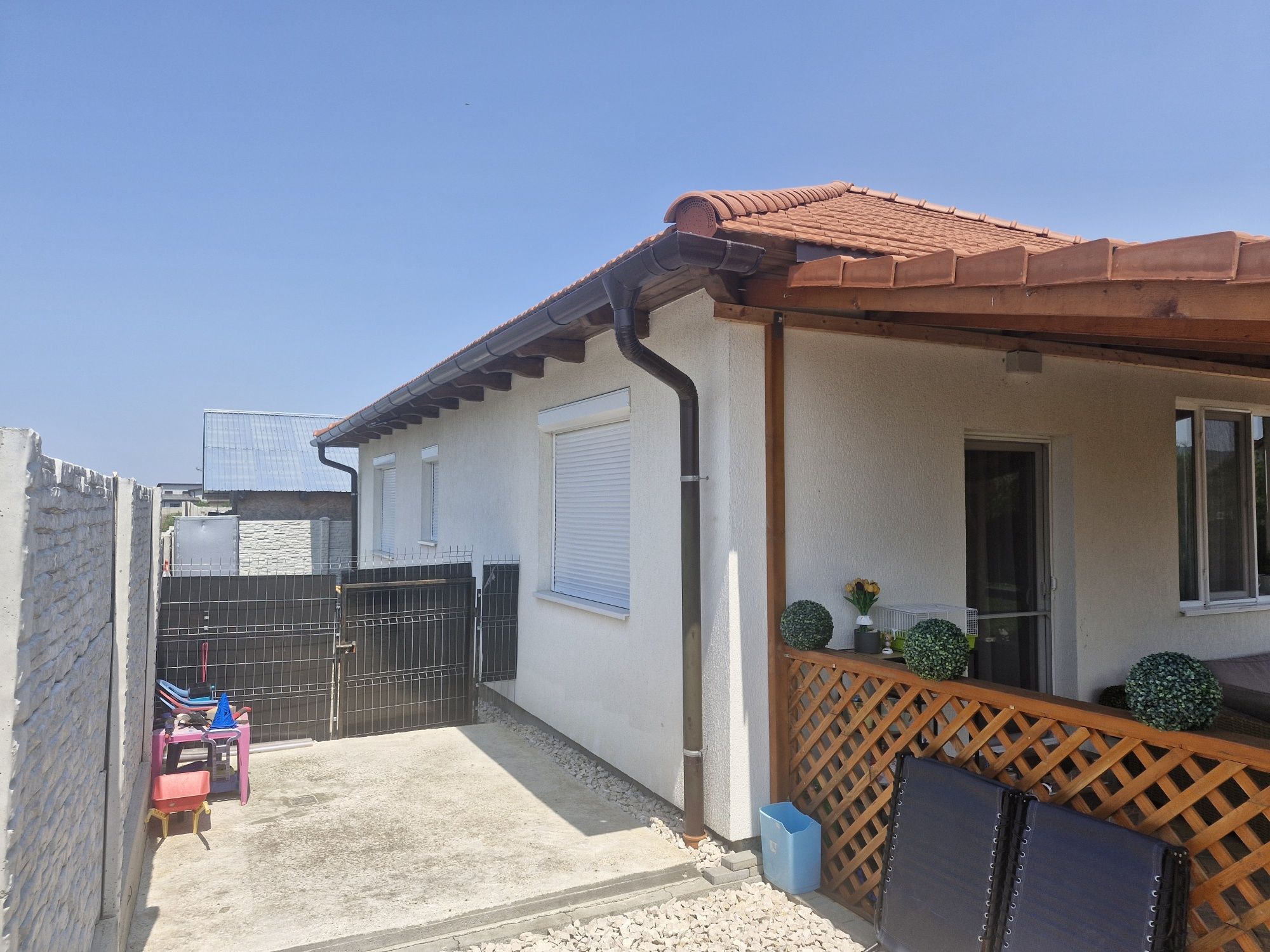 Casă + curte 500 mp, mobilată complet, gata de mutat – Cartier Partoș
