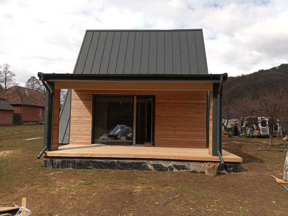 Cabana stil A-Frame, case, terase si foisoare din structura de lemn