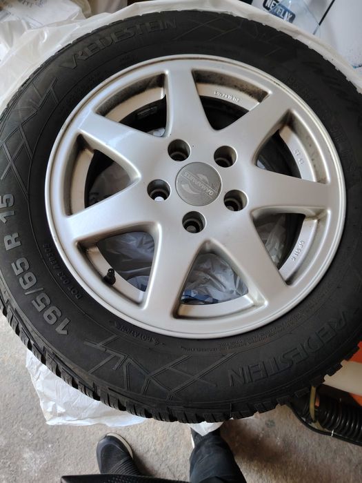 Продавам гуми с джанти в перфектно състояние