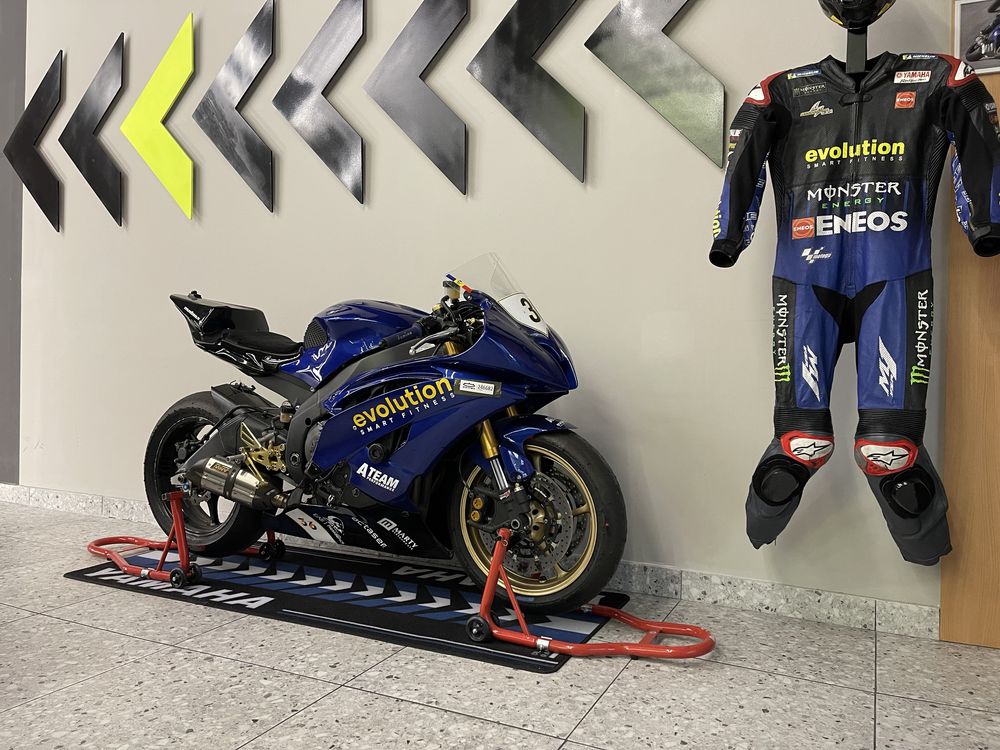 Vand Yamaha R6 Track Bike