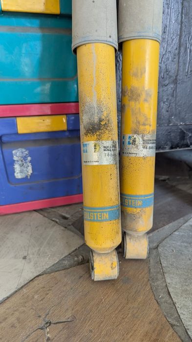 Задние амортизаторы на Монтеро Паджеро спорт