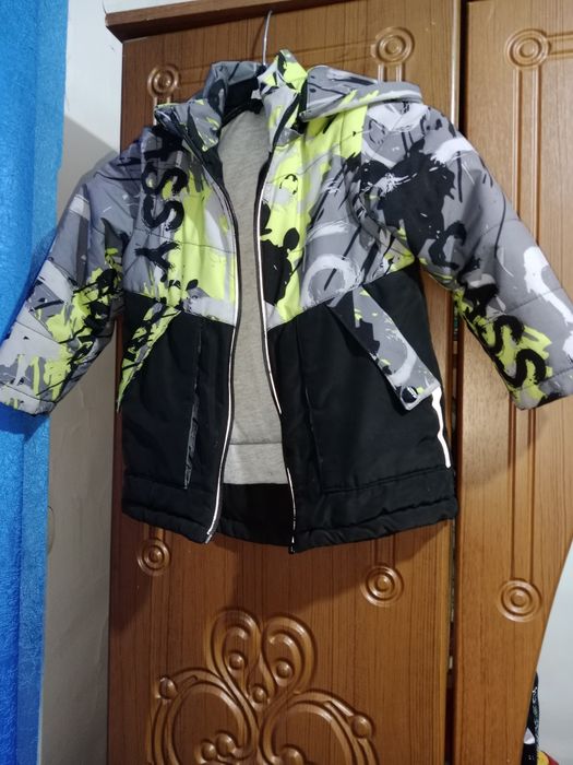 Куртка на мальчика 4-6 лет