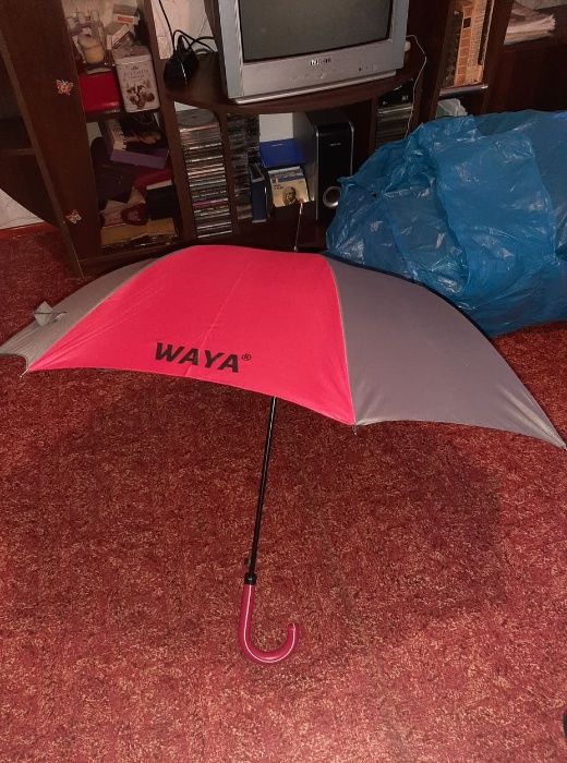 Продавам два чисто нови чадъра