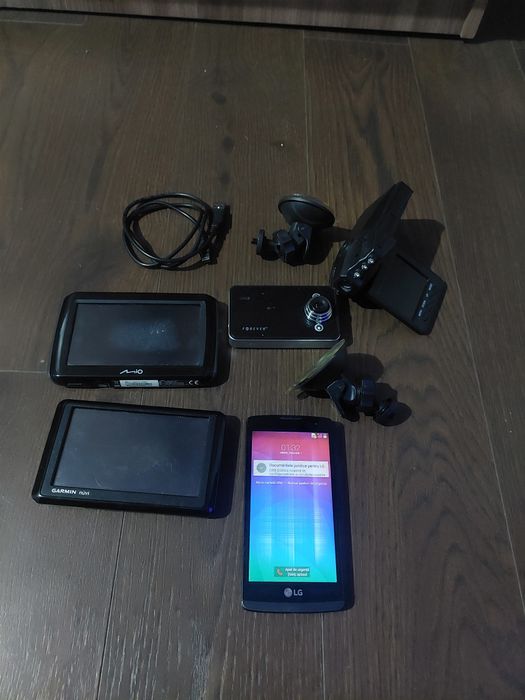 GPS, camera de bord si un telefon mobil