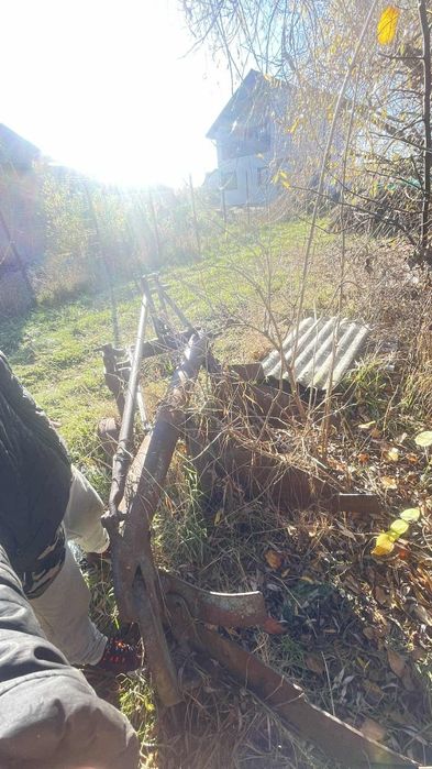 Vând  plug cu 3 brazde