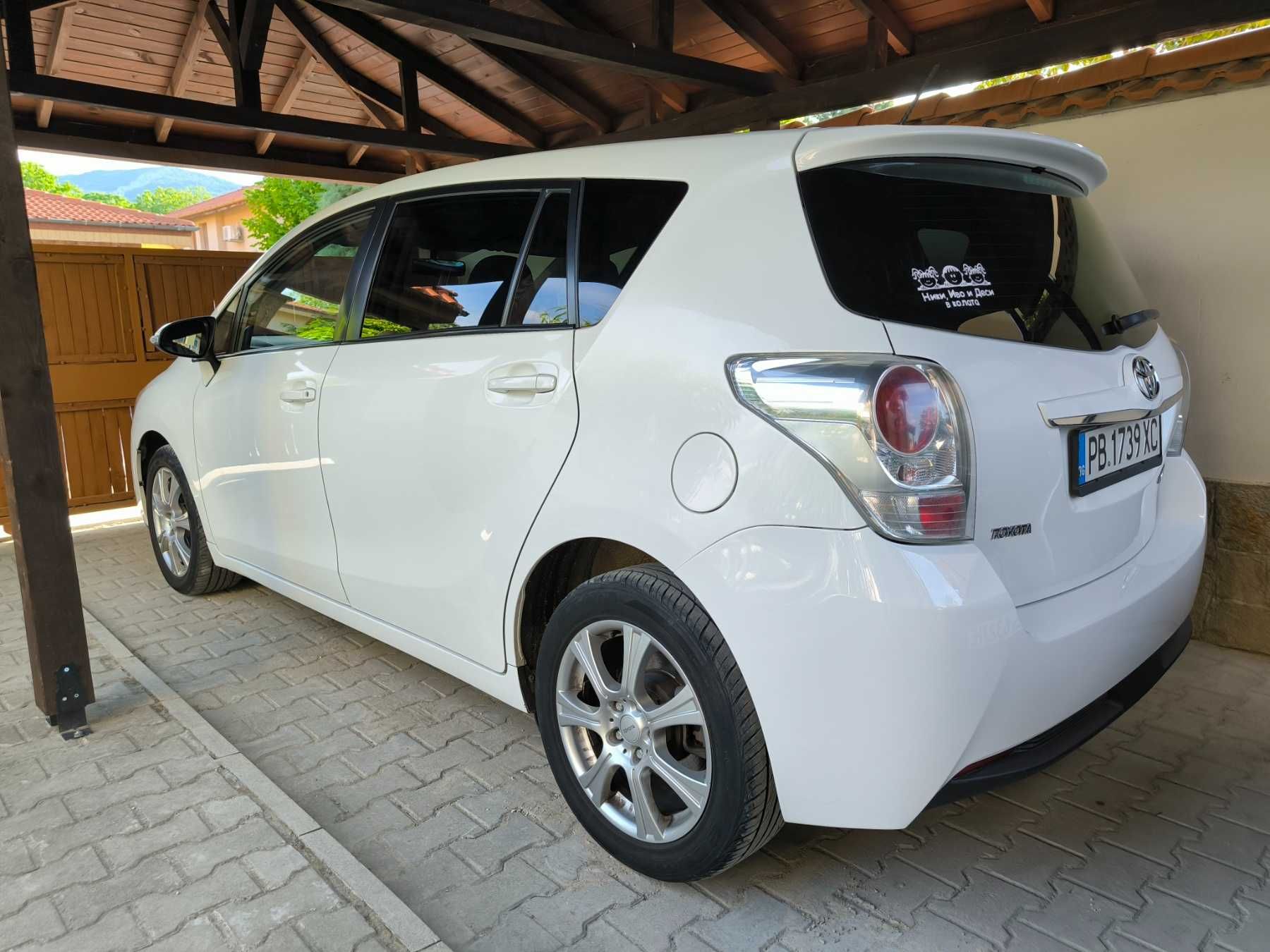 Toyota Verso 7 места Камера 17 инча джанти Навигация