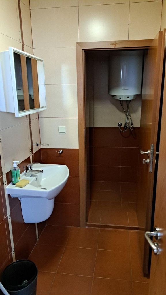 Дава се под наем Офис в Бургас, Център - 80 кв.м за 1300 € - Снимка #6