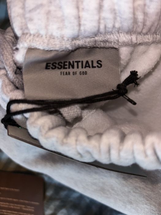 Светло сив Essentials летен екип (къси гащи и тениска)