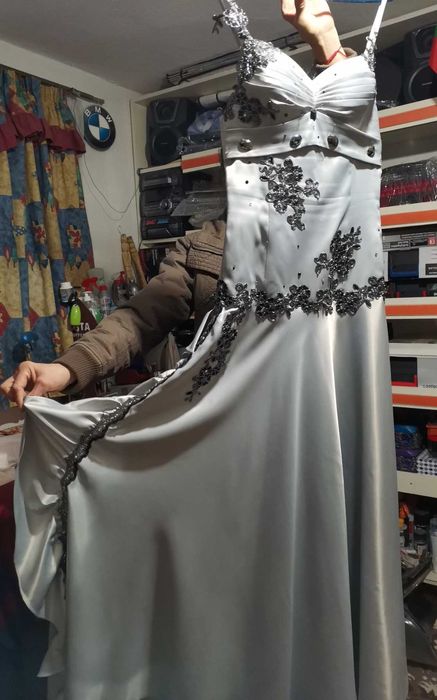 Абитуриенска рокля