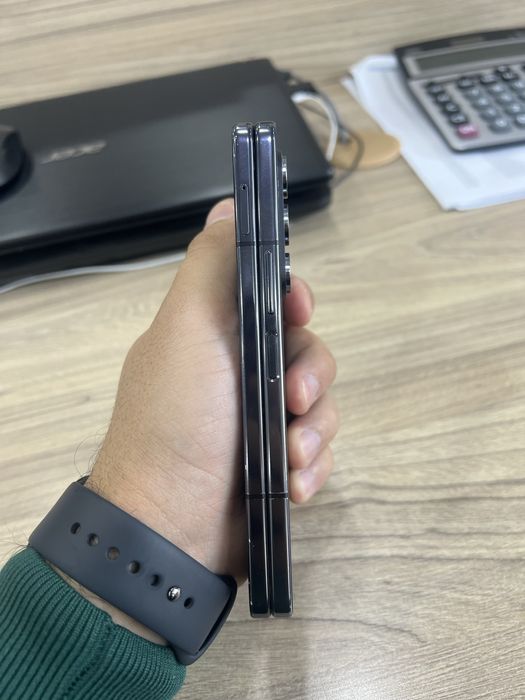 Z Fold 5 ishlashi zor korpusida qirilgan joylari bor bez chexol ishlat