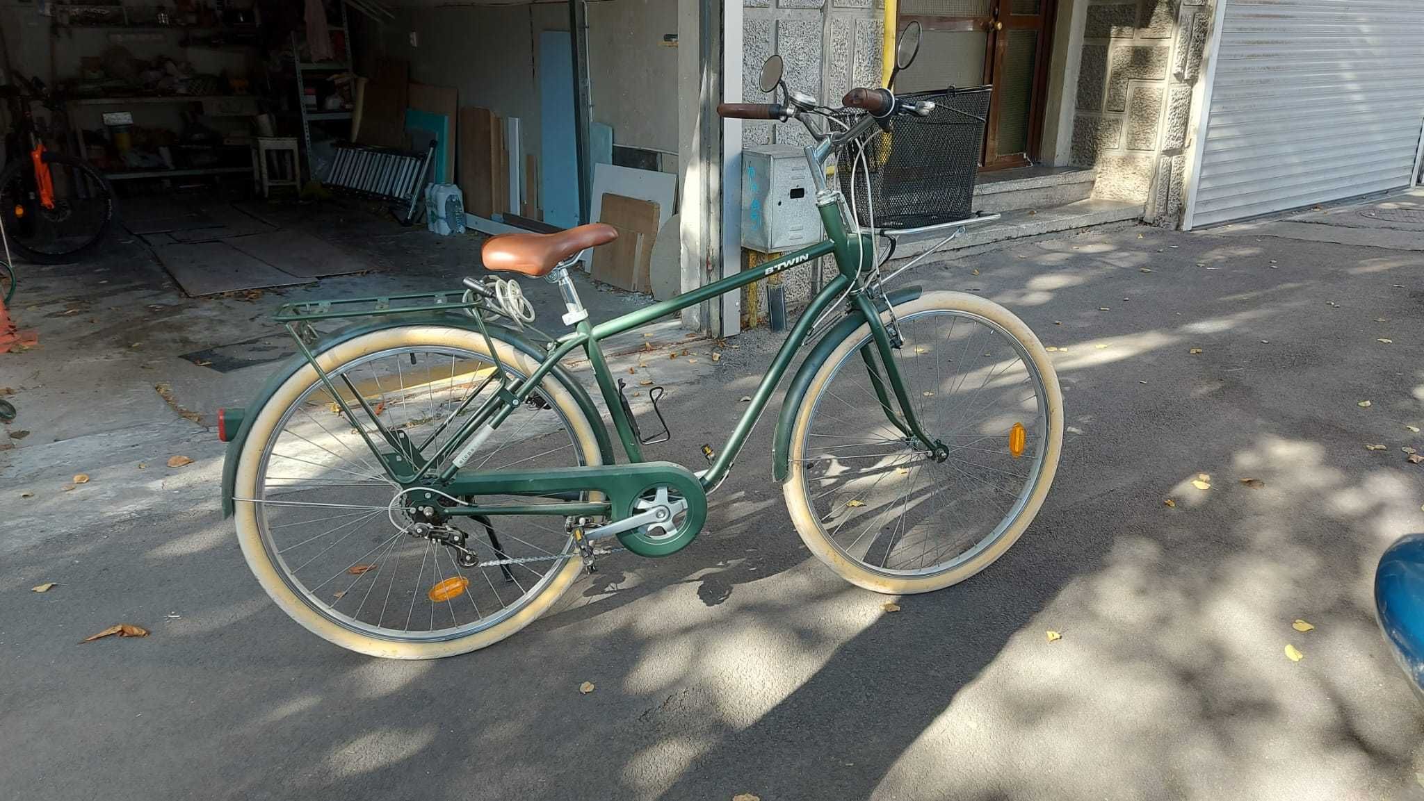 Bicicleta de oras Btwin stil olandez.