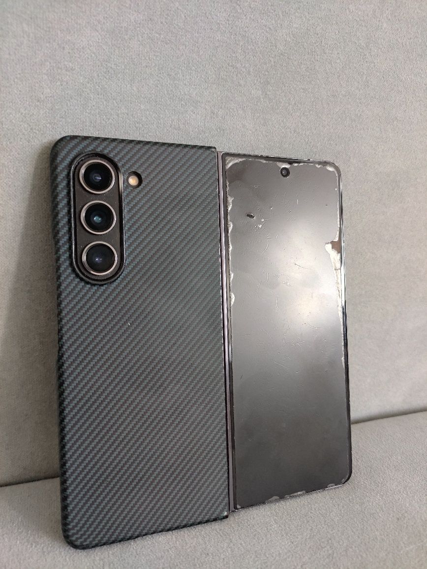 Samsung Z Fold 5