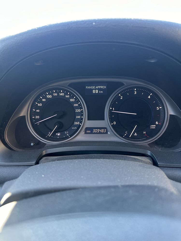 Lexus is 220d 177 cp avariat