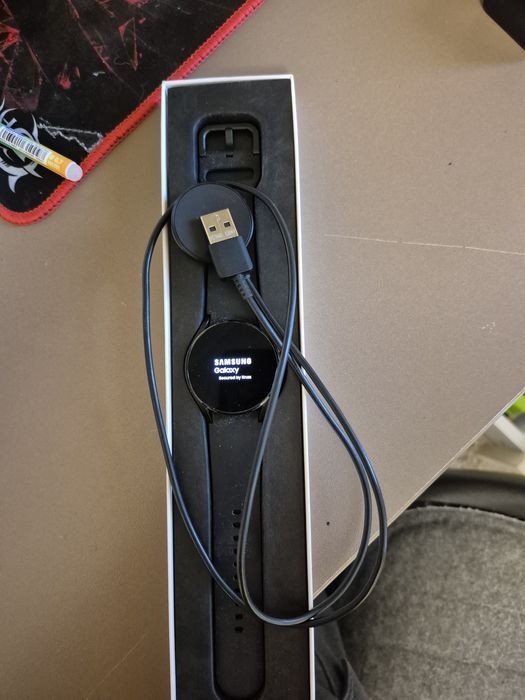 Galaxy watch 4 (cu incarcator)