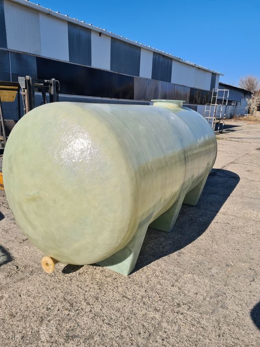 Cisterne bazine carat apa în camp