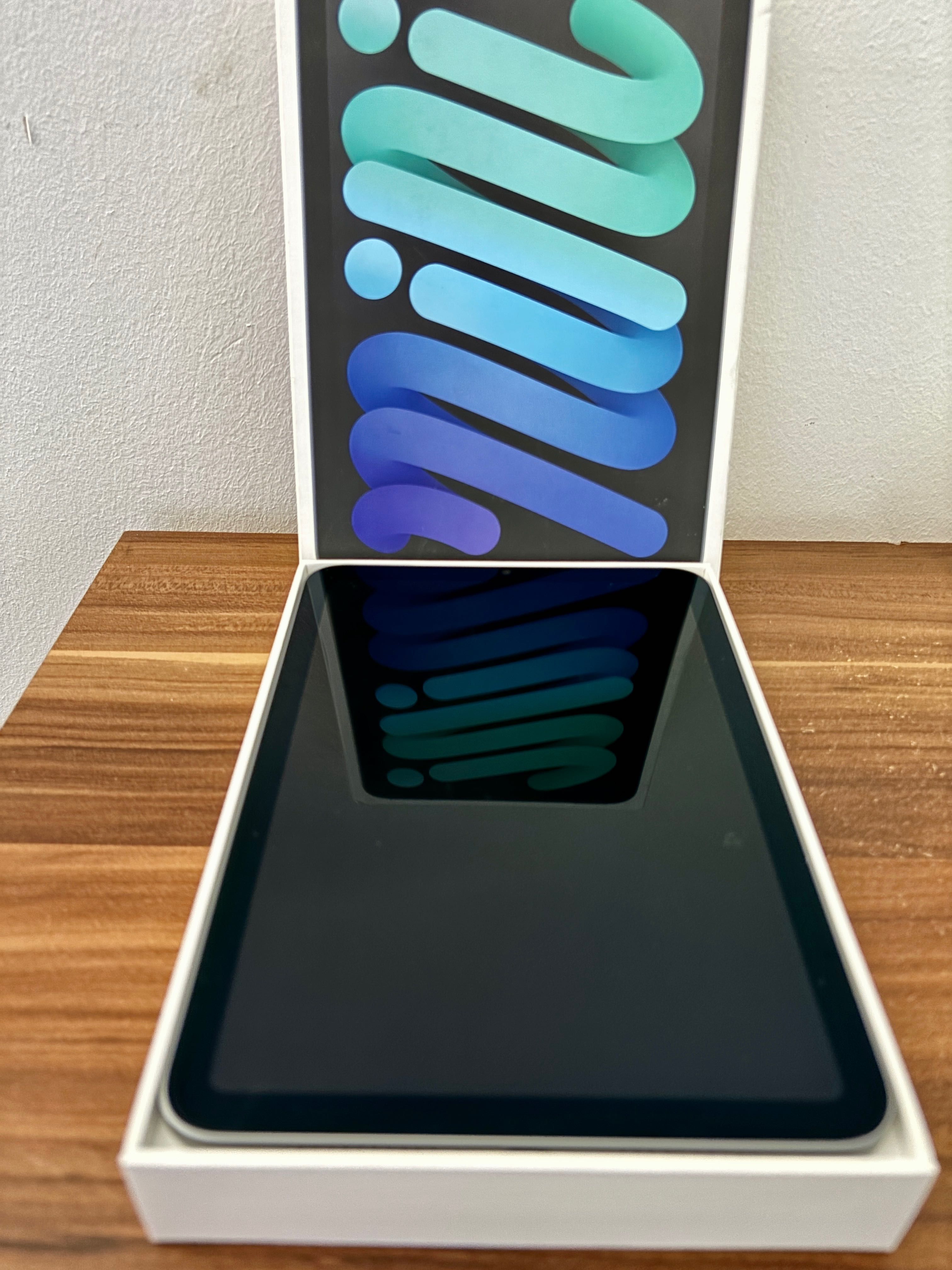 iPad mini 7 (A17 Pro) + Husa Smart Folio