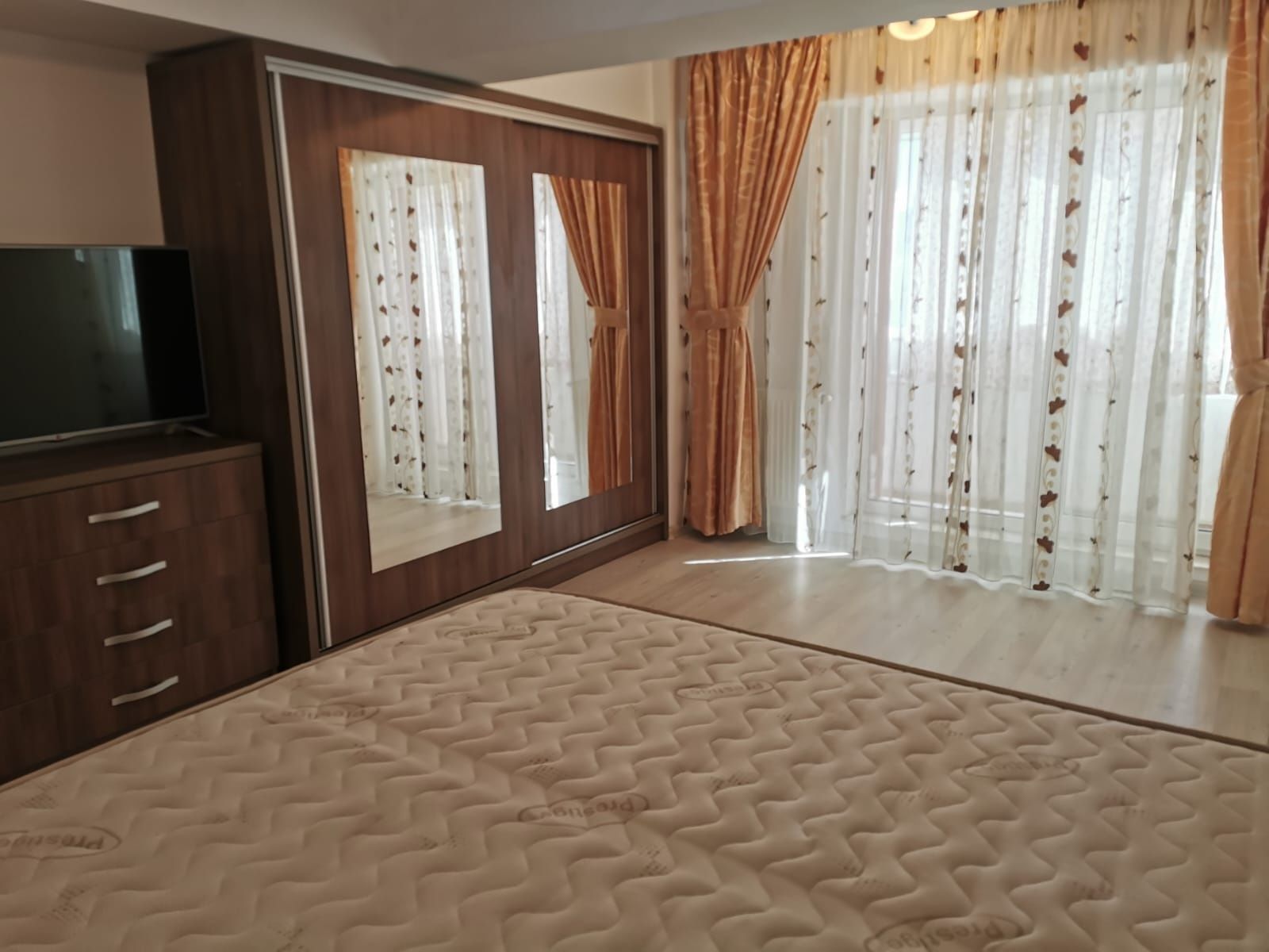 Apartament 3 camere cu parcare inclusa