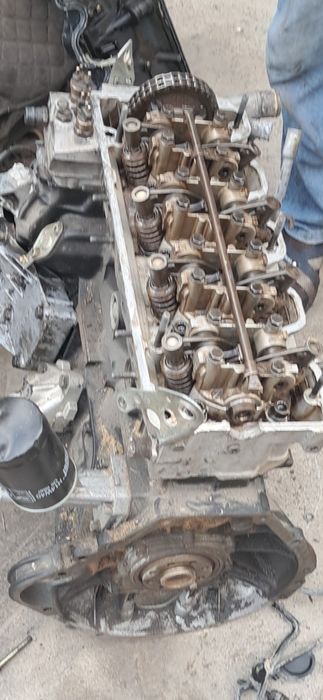 Запчасти на мерседес 102 движок 2.3