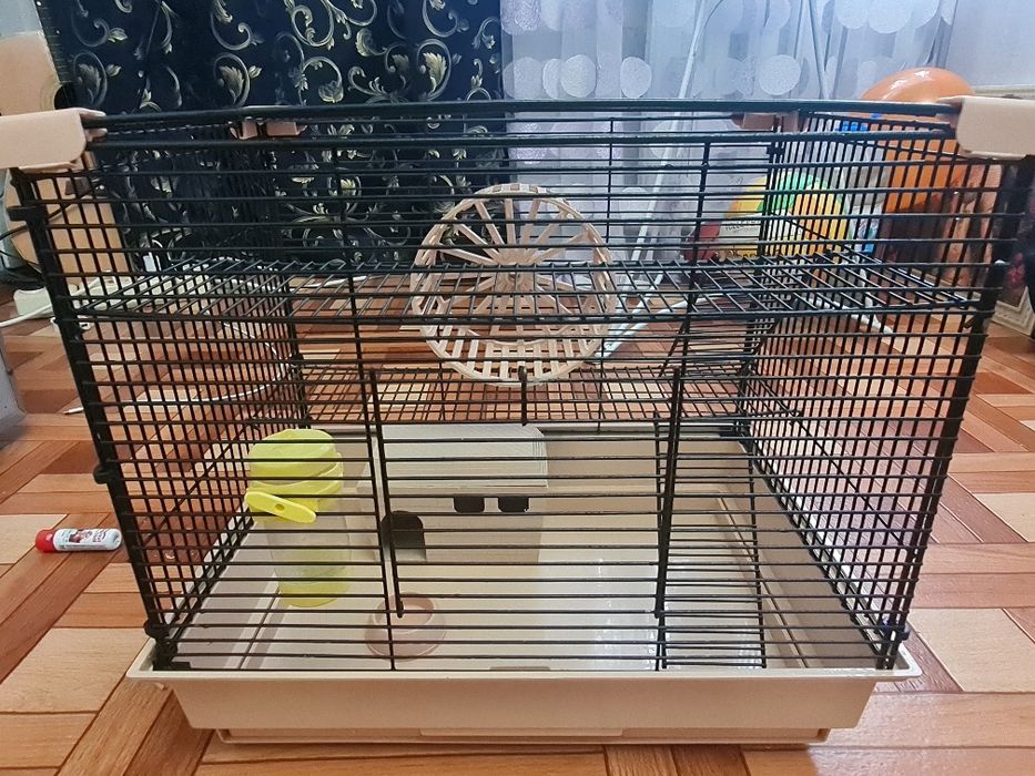 Продам клетку  для  хомяка
